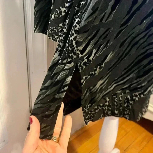 CHICOS Black Silver Animal Print Velvet Burnout Tunic Duster Top|2/M whimsigoth - Picture 11 of 14